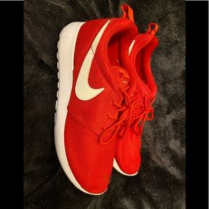 Red Nike Roshe